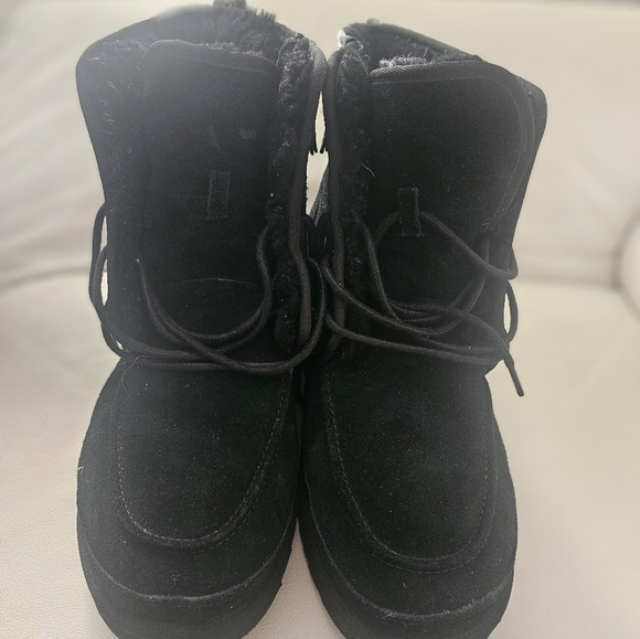 Men's  Uggs Boot - Picture 4 of 7